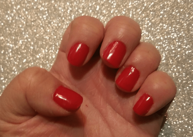 Thumb’s Christmas Nails ( Essie’s Really&nbsp;Red)
